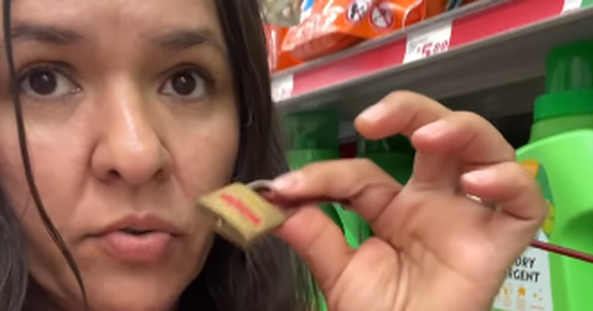 Influenciadora mostra detergentes trancados com cadeados em supermercado dos EUA para evitar furtos