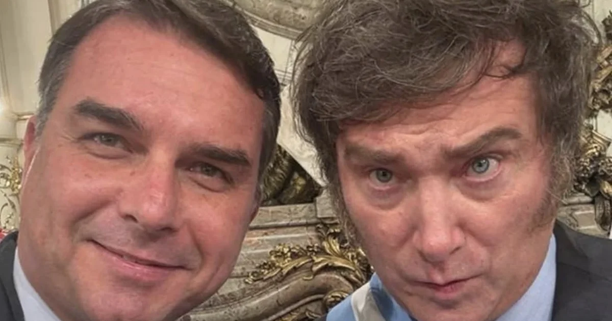 Milei confirma viagem ao Brasil para acompanhar lançamento da candidatura de Flávio Bolsonaro
