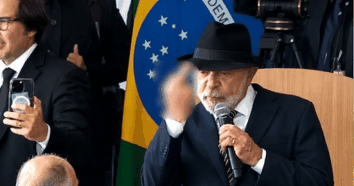 Lula faz gesto obsceno ao criticar desigualdade em último evento antes das restrições eleitorais