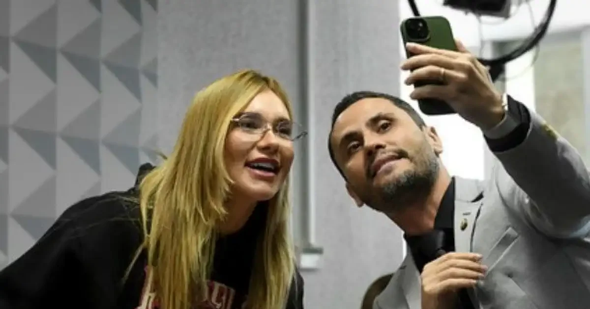 “Fui um idiota”: senador pede perdão por foto com Virginia na CPI das Bets