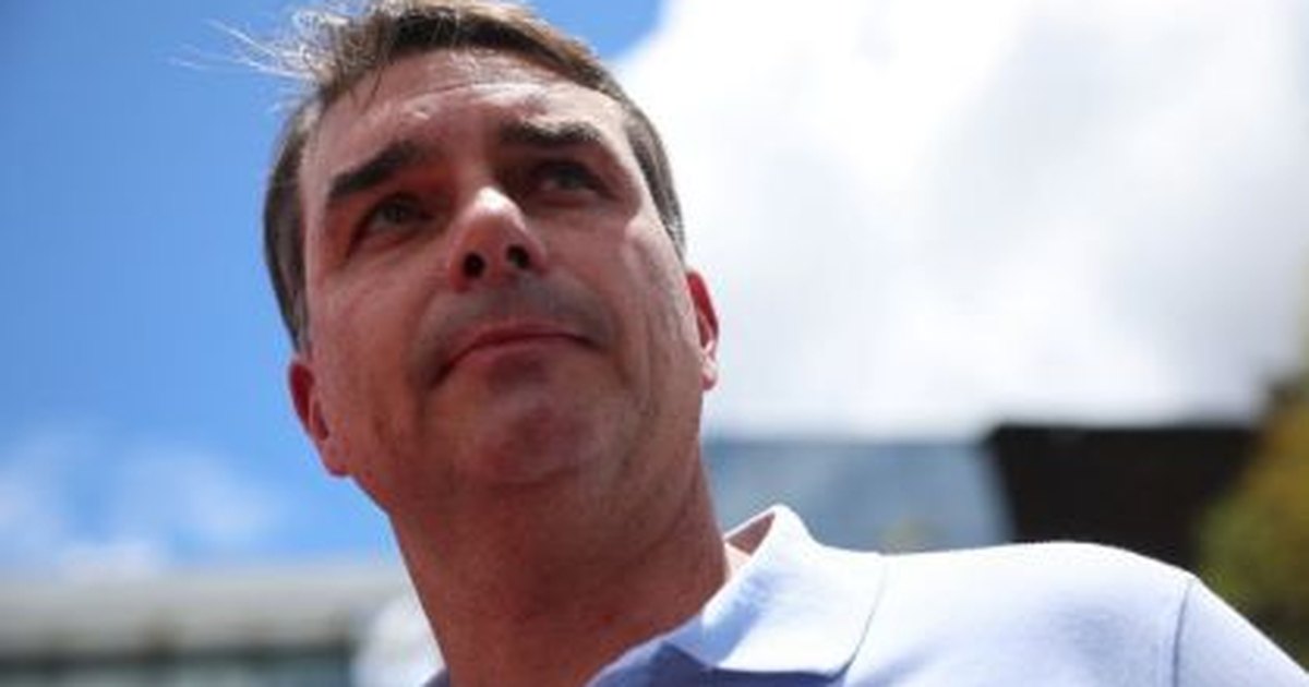 Flávio Bolsonaro culpa Lula por tarifas e diz que buscará diálogo com a China sobre exportações de carne