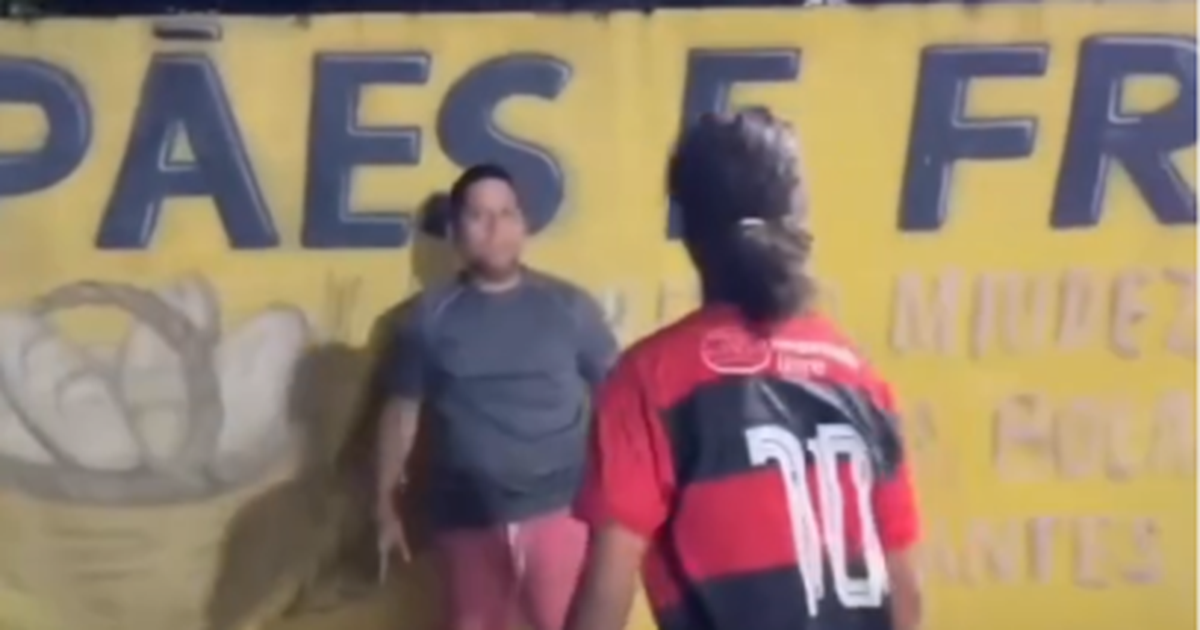 Vídeo de adolescente lendo placa repercute e gera comentários sobre educação no Brasil