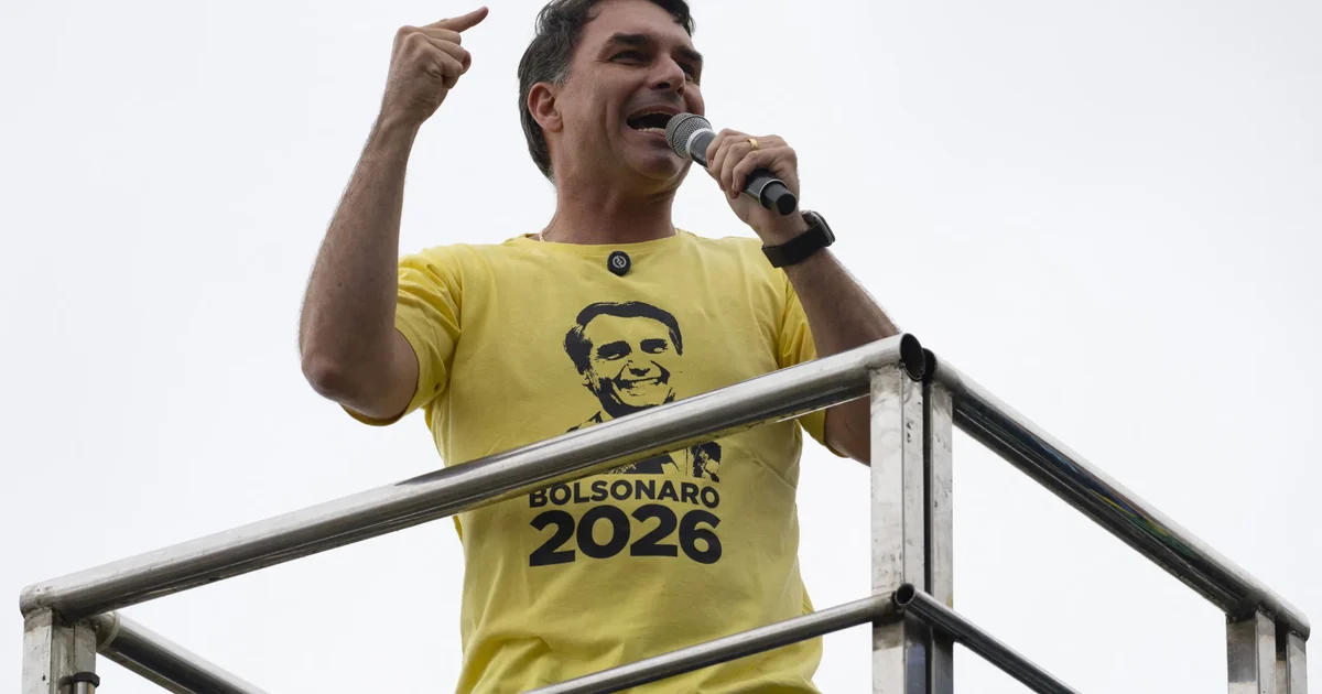 “Muitas dessas máquinas utilizadas nas eleições brasileiras, tem a mesma origem dessa empresa venezuelana”, diz Flávio Bolsonaro
