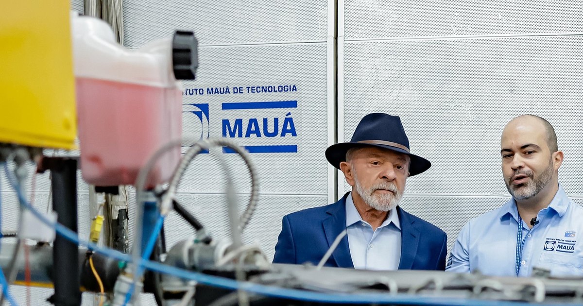 “Fala olhando para lá”: Lula interrompe discurso de presidente da JBS