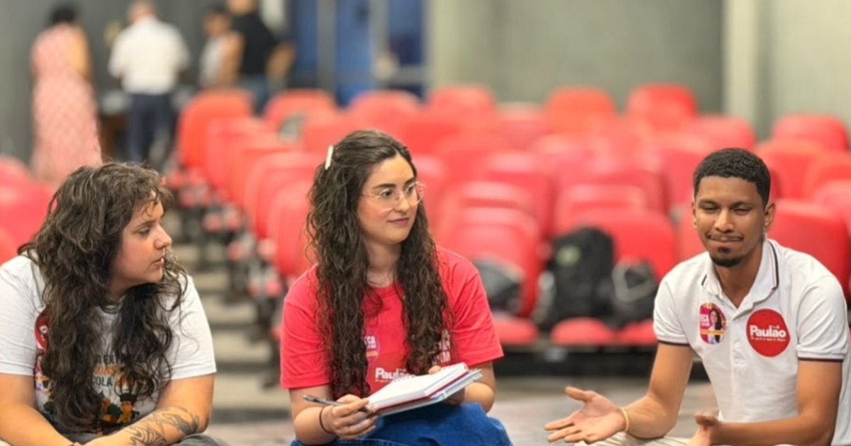 Teca Nelma percorre grêmios estudantis para ouvir a juventude de Alagoas