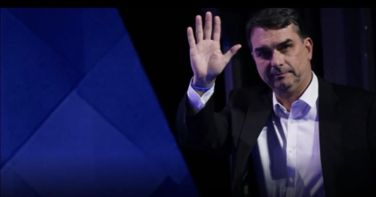 Juíza nega pedido de Flávio Bolsonaro para indenização de R$ 61 mil