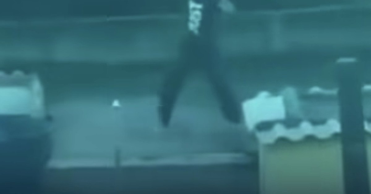 Homem tenta “ controlar o tempo” durante tempestade de areia e web reage : “farmou aura”