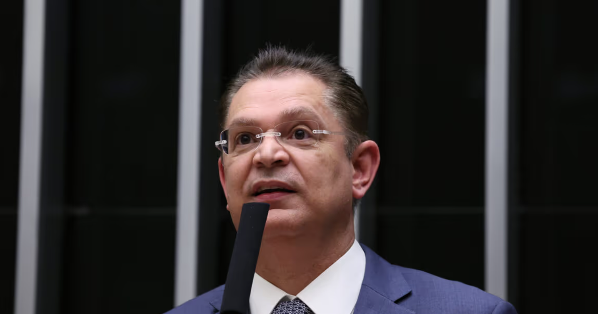 Sóstenes diz que prisão domiciliar de Bolsonaro “não corrige injustiça”