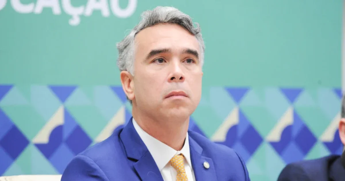 Vazamento aponta oferta de dinheiro a alunos para evento político com deputado Rafael Brito