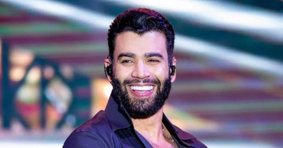 Gusttavo Lima é reconhecido por agente da PRF durante blitz e vive momento descontraído