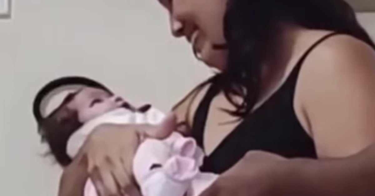 Emocionante momento marca chegada da filha adotiva oito meses após o nascimento do filho biológico