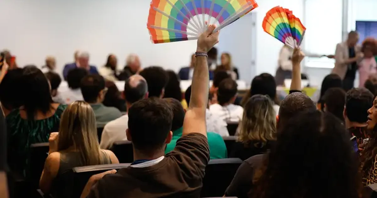 Candidaturas LGBT+ têm recorde em 2026 e se espalham por mais partidos