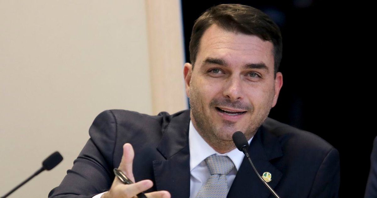 “O Brasil vai vencer”: Flávio Bolsonaro lança slogan e prepara estreia ao lado de Alfredo Gaspar