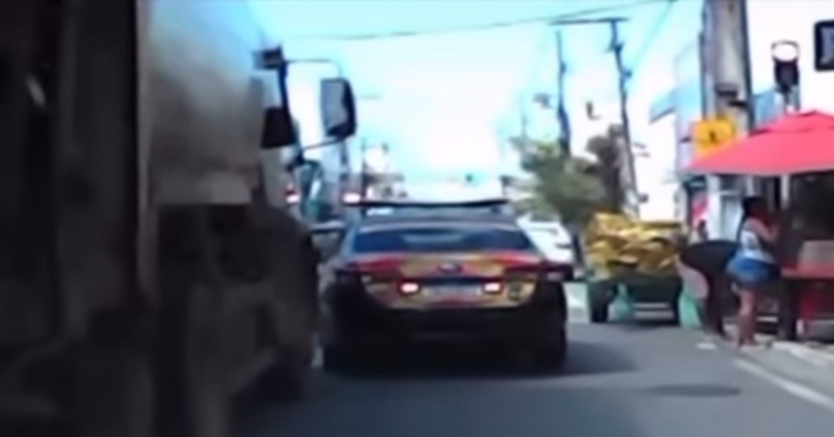 Viatura do DMTT e caminhão se envolvem em colisão em Maceió