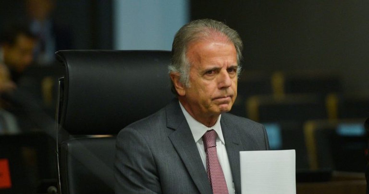 “É melhor abrir as portas”: ministro da Defesa diz que Brasil não teria como enfrentar os EUA em invasão