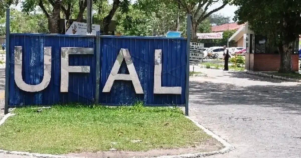 Ufal suspende reconhecimento de 218 diplomas de faculdade paraguaia