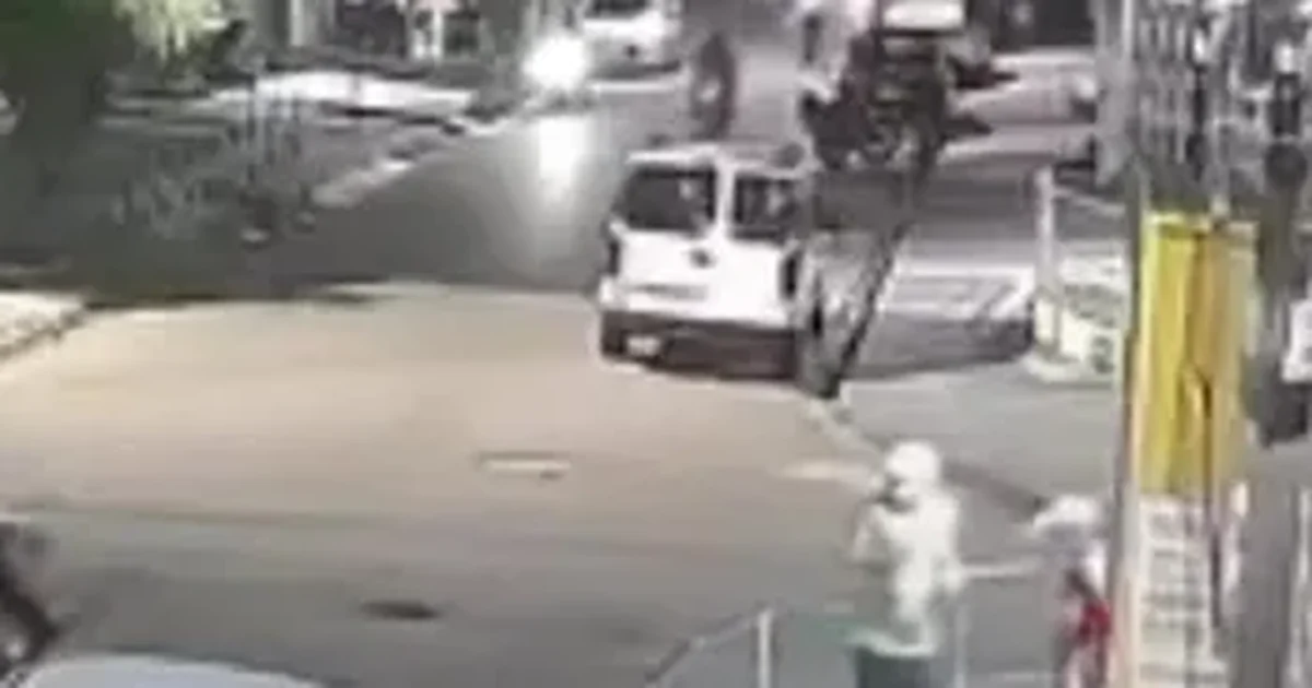 Tentativa de homicídio: dupla de moto atira contra grupo e foge gritando “CV” em Maceió
