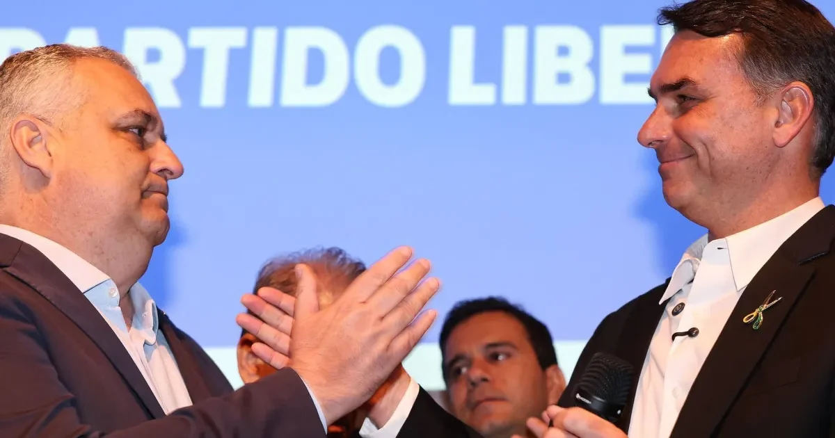 “A partir de janeiro de 2027, será tolerância zero contra o crime organizado”, afirma Alfredo Gaspar ao lado de Flávio Bolsonaro