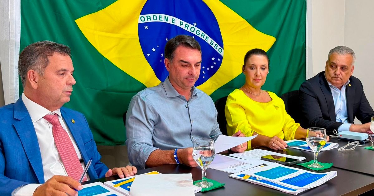 Flávio Bolsonaro e Alfredo Gaspar destacam combate ao crime organizado e proteção às mulheres em apresentação de plano de governo