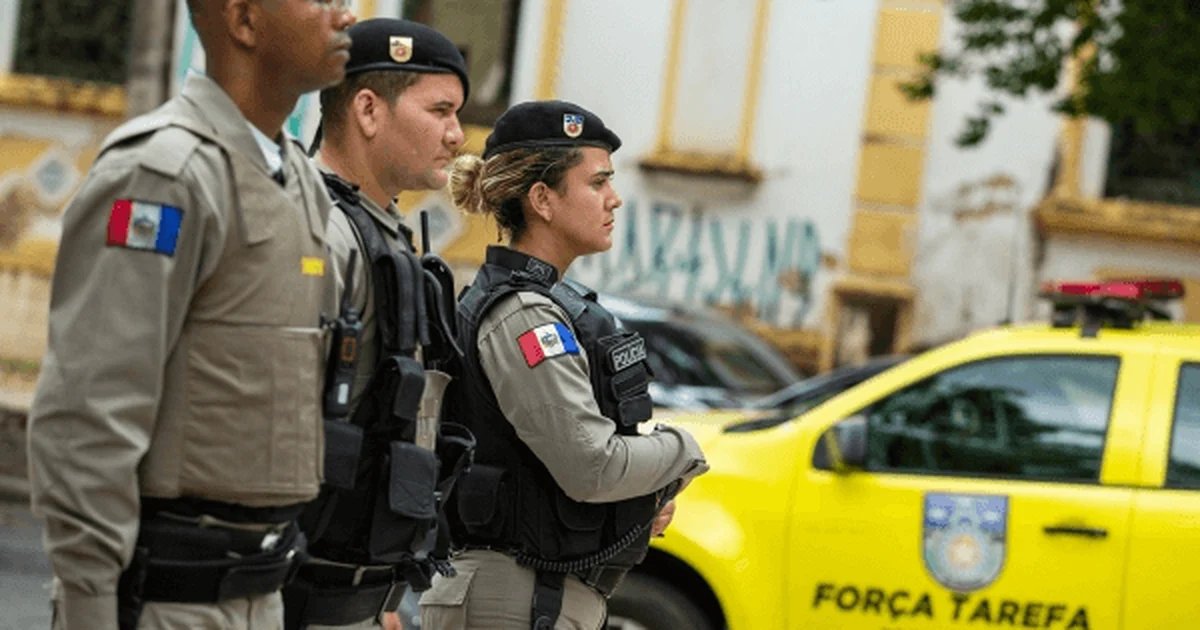 PM localiza carro roubado e prende motorista de aplicativo em Maceió