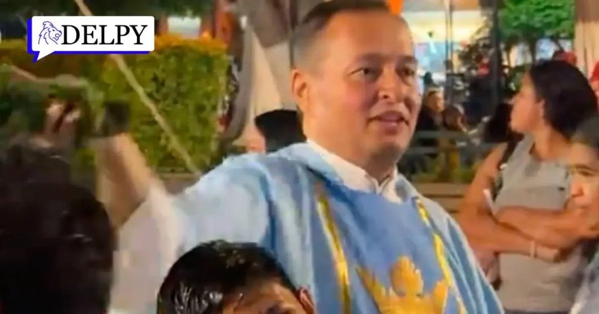 Coroinha termina “abençoado” além do esperado durante festa de Santa María