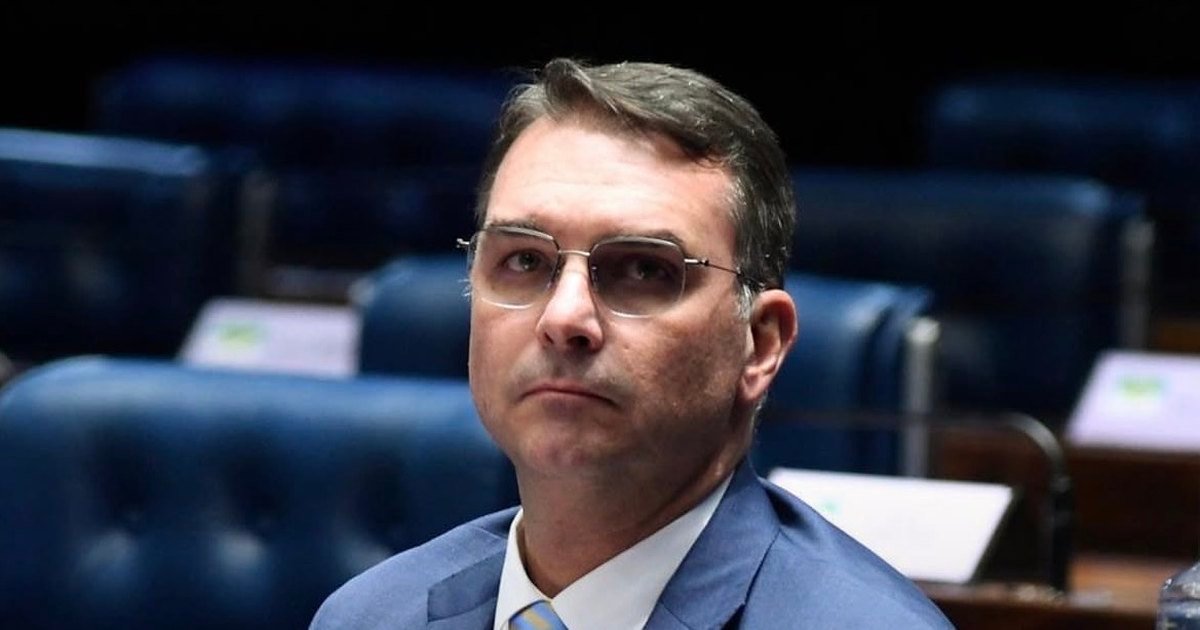 Flávio Bolsonaro registra candidatura no TSE e declara R$ 8,1 milhões em bens