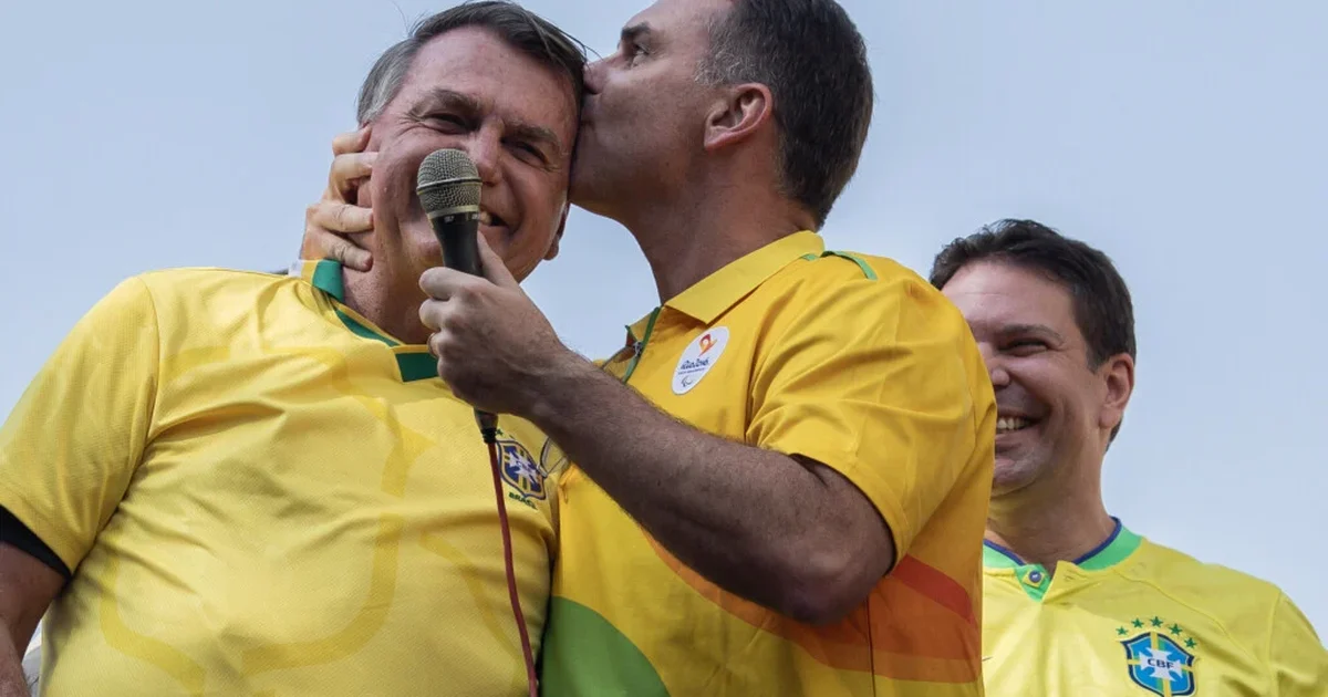 Proibido de ver Jair, Flávio Bolsonaro divulga carta de Dia dos Pais: ‘Fique firme’