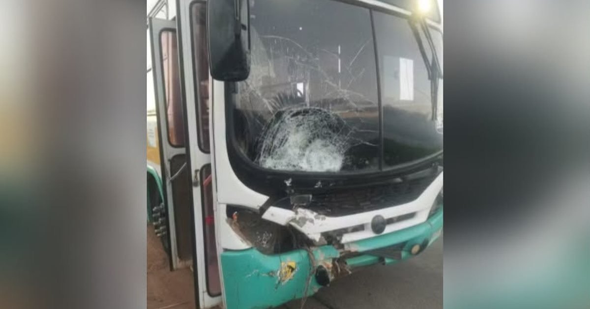 Dois jovens morrem em colisão entre motocicleta e ônibus na AL-420