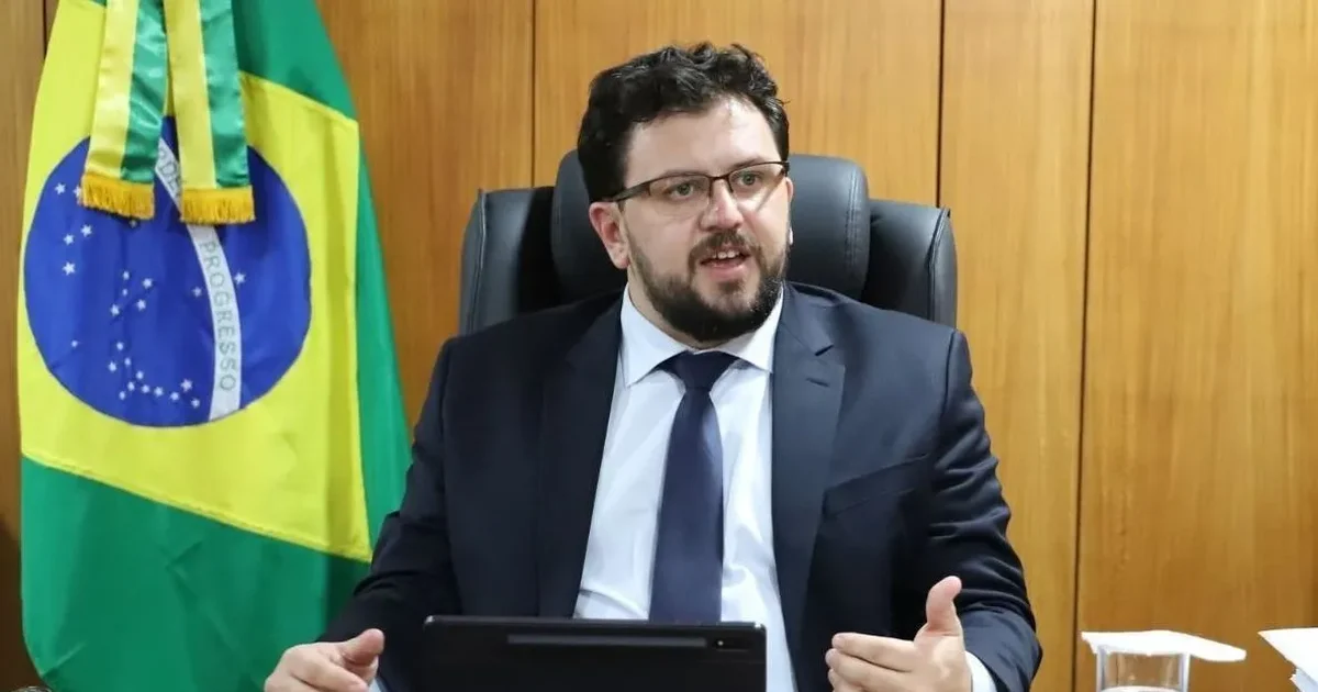 Ex-chefe de gabinete de Lula é alvo de inquérito da PF sobre negócios de Lulinha e Careca do INSS