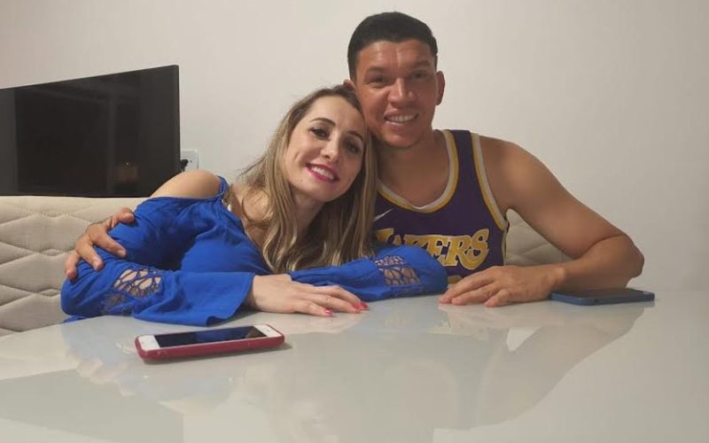 Jogador do ASA faz apelo por remédio para doença rara da esposa; entenda