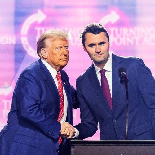 Assassinato de Charlie Kirk gera condenações internacionais e tensão política nos EUA