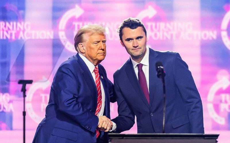 Assassinato de Charlie Kirk gera condenações internacionais e tensão política nos EUA