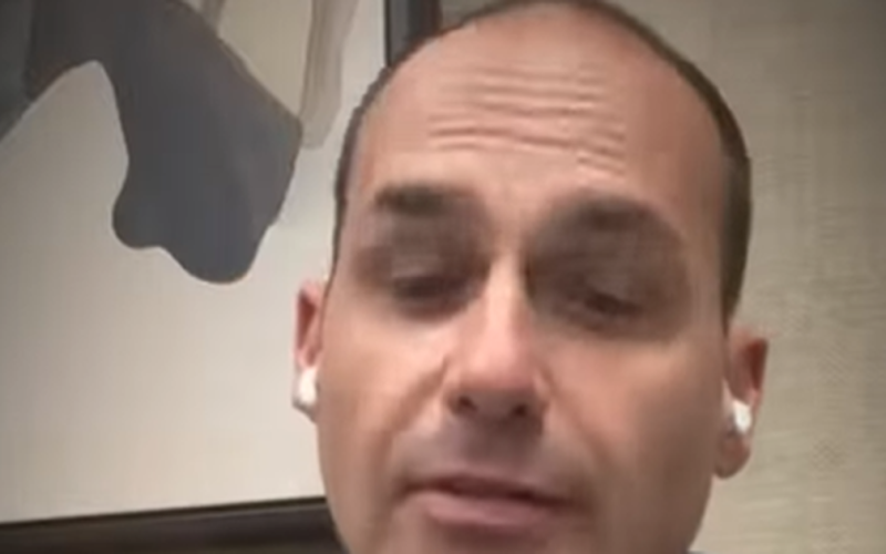 Eduardo reage com ”amém” a cenário de 2027 que pode garantir maioria do STF à família Bolsonaro