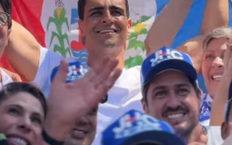 Junto com o povo, JHC percorre Arapiraca em agenda política
