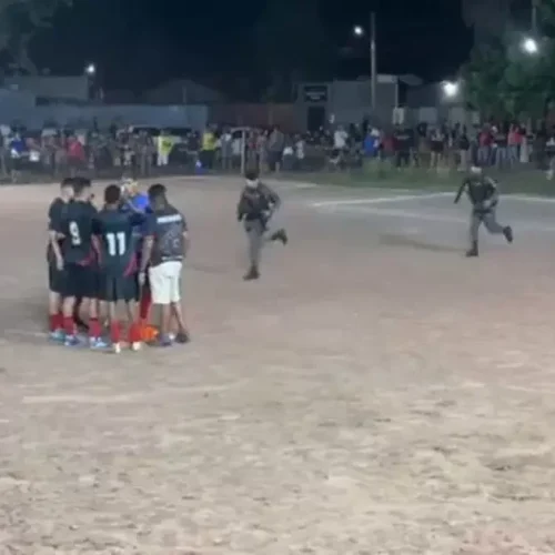 Polícia entra em campo durante partida de várzea para prender jogador procurado
