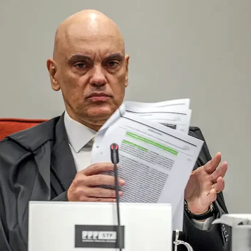 Moraes dá 24h para polícia explicar demora no retorno de Bolsonaro após exames