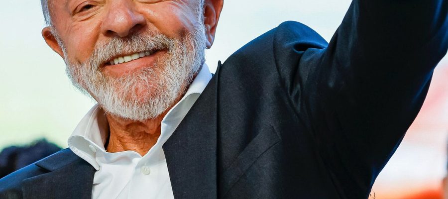 Menino pede que Lula pinte muros pixados, e mulher não se contém e agradece por Bolsa Família