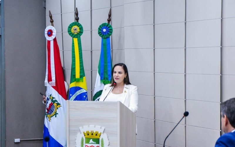 Vereadora apresenta emendas ao PLDO e destaca ações prioritárias nas áreas da educação e saúde