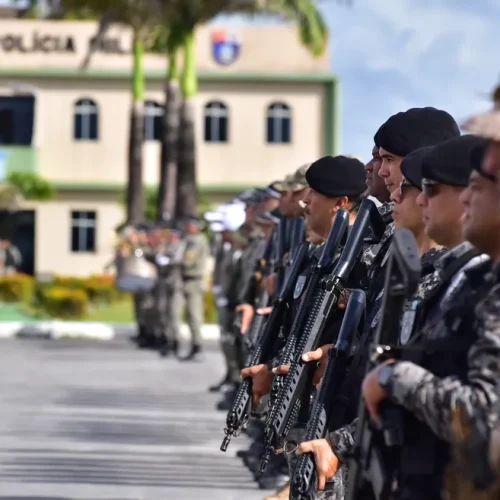 Operação da PM apreende crack, cocaína e equipamentos do tráfico no Feitosa