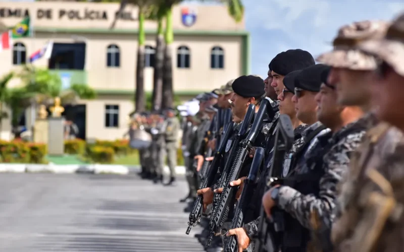 Operação da PM apreende crack, cocaína e equipamentos do tráfico no Feitosa