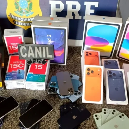 PRF apreende 29 iPhones e diversos eletrônicos em ônibus na BR-101 em Alagoas