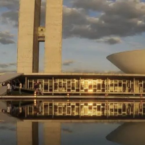 Congresso pode derrubar veto de Lula sobre presos no 8 de janeiro