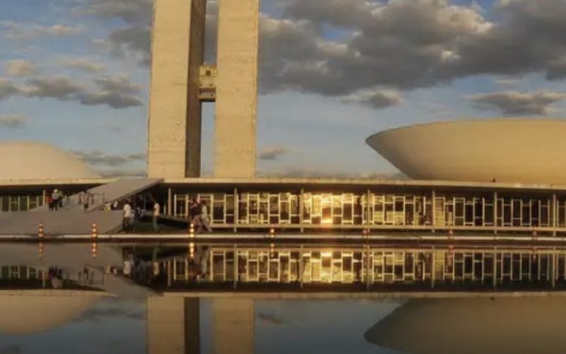Congresso pode derrubar veto de Lula sobre presos no 8 de janeiro