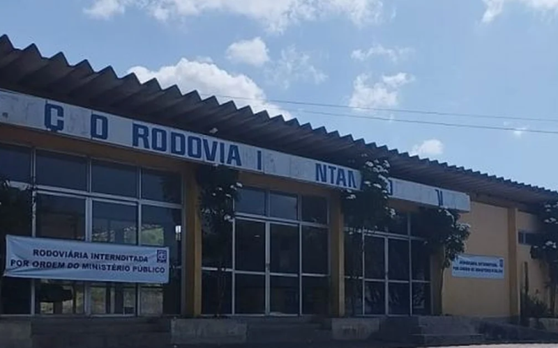 Com rodoviária fechada, governador anuncia aeroporto em Santana do Ipanema