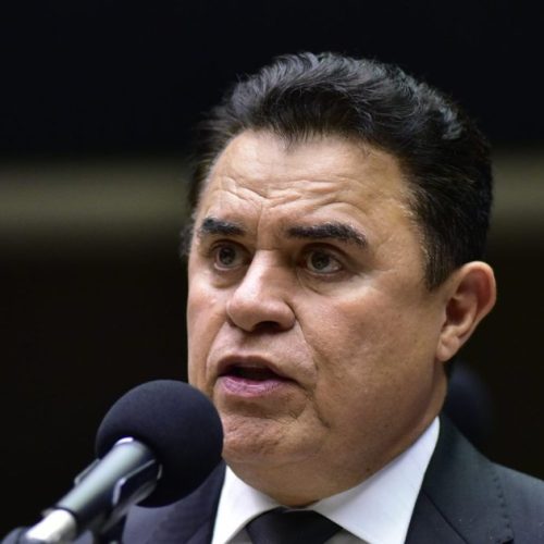 Deputado federal paga R$ 203 da cota parlamentar para empresa de sobrinhos
