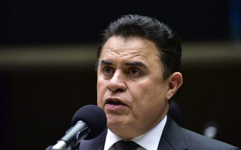 Deputado federal paga R$ 203 da cota parlamentar para empresa de sobrinhos