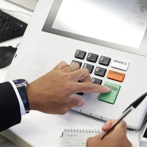 TSE cria conselho para monitorar desinformação e uso de IA nas eleições