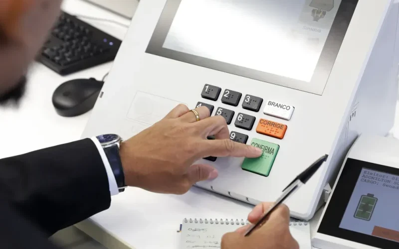 TSE cria conselho para monitorar desinformação e uso de IA nas eleições
