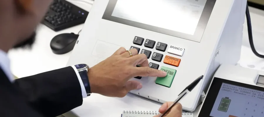 TSE cria conselho para monitorar desinformação e uso de IA nas eleições