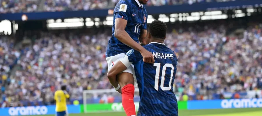 Mbappé brilha, França vence a Suécia e avança com autoridade às oitavas da Copa do Mundo